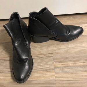 Apt 9 black ankle boot size 8